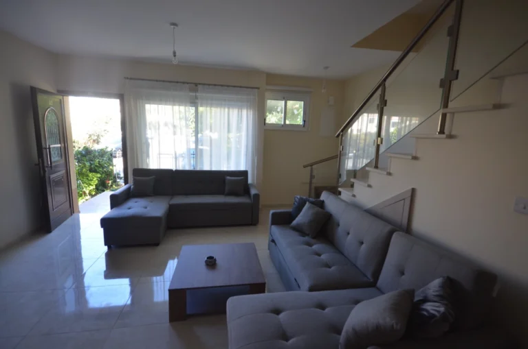 3 Bedroom House for Sale in Tombs Of the Kings, Paphos District