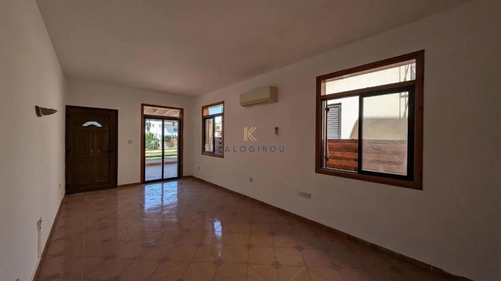 2 Bedroom House for Sale in Oroklini, Larnaca District