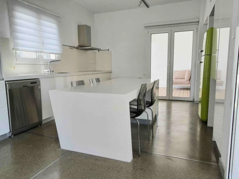 Квартира с 3 спальнями в аренду в районе Лимассола