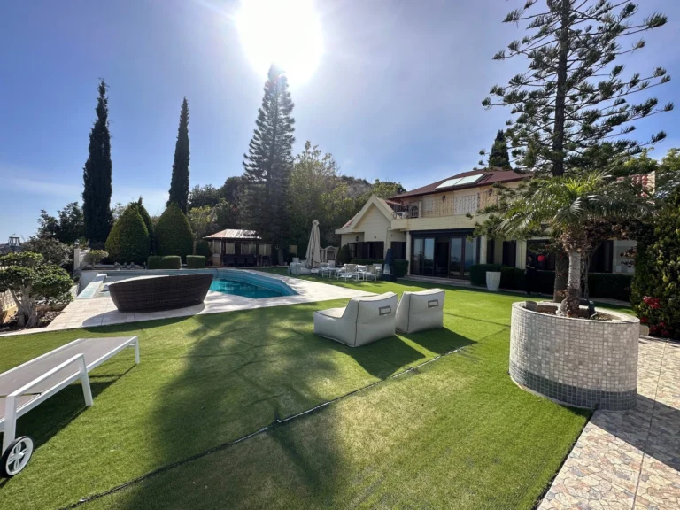 5 Bedroom House for Sale in Agios Tychonas, Limassol District