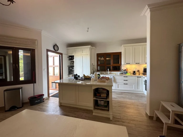 5 Bedroom House for Sale in Agios Tychonas, Limassol District