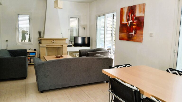 3 Bedroom House for Sale in Paphos – Universal