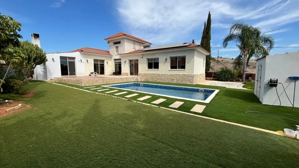 3 Bedroom House for Sale in Monagroulli, Limassol District