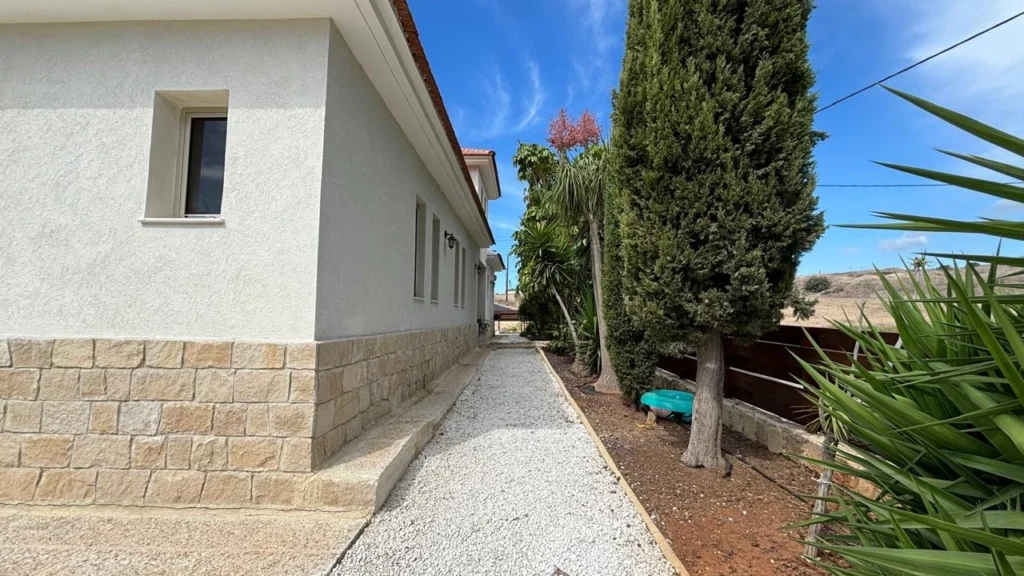 3 Bedroom House for Sale in Monagroulli, Limassol District
