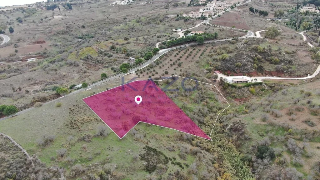 7,693m² Plot for Sale in Drouseia, Paphos District