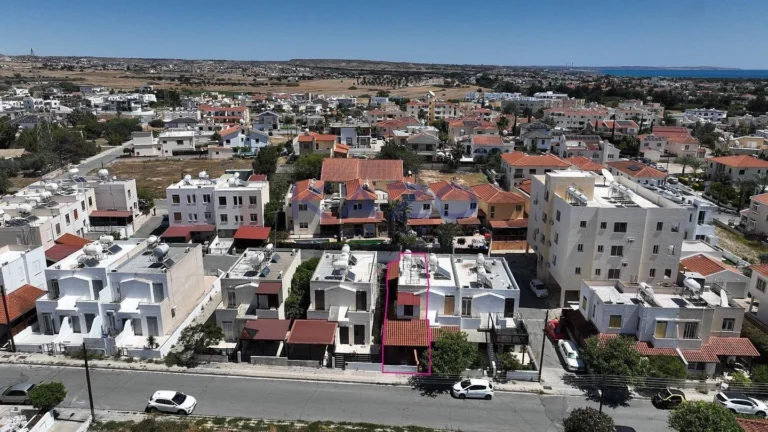 2 Bedroom House for Sale in Oroklini, Larnaca District