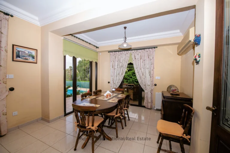 5 Bedroom House for Sale in Mosfiloti, Larnaca District