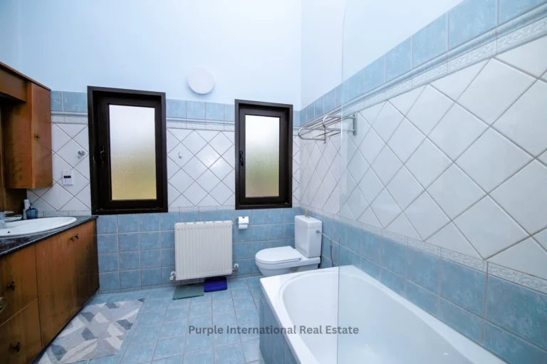 5 Bedroom House for Sale in Mosfiloti, Larnaca District