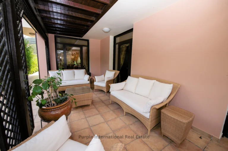 5 Bedroom House for Sale in Mosfiloti, Larnaca District