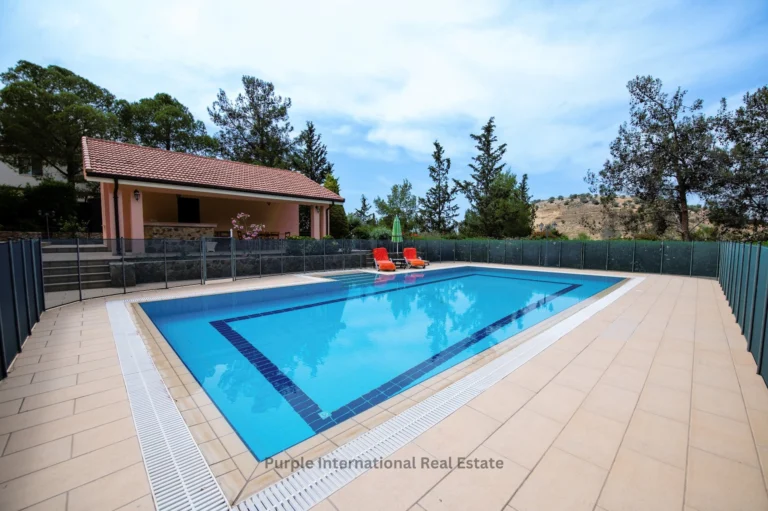 5 Bedroom House for Sale in Mosfiloti, Larnaca District