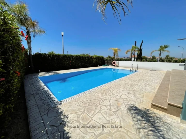 3 Bedroom Apartment for Sale in Pervolia Larnacas