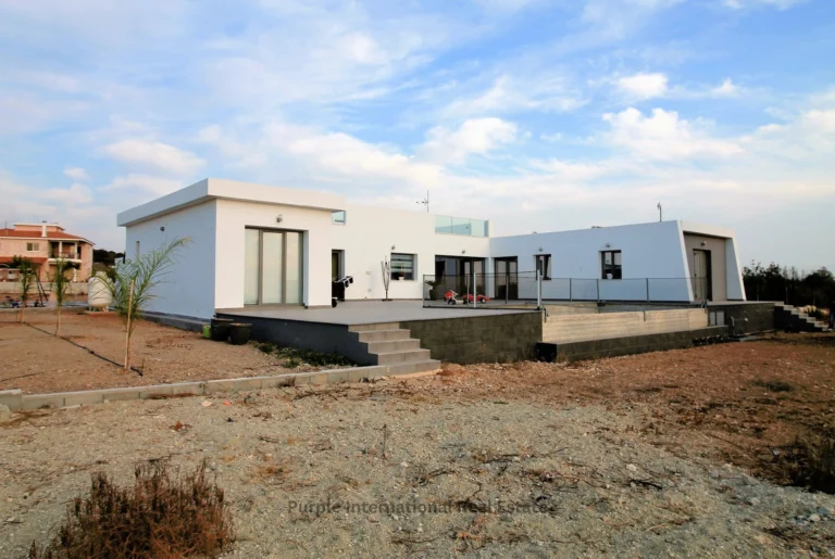 4 Bedroom House for Sale in Paphos – Emba