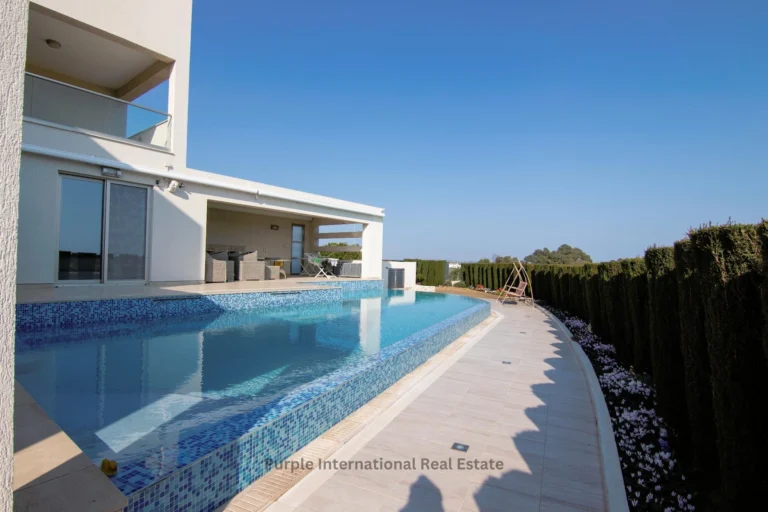 400m² House for Sale in Famagusta District