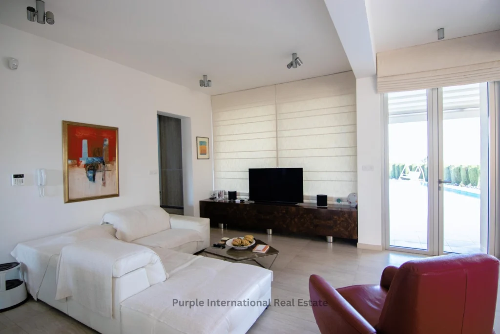400m² House for Sale in Famagusta District