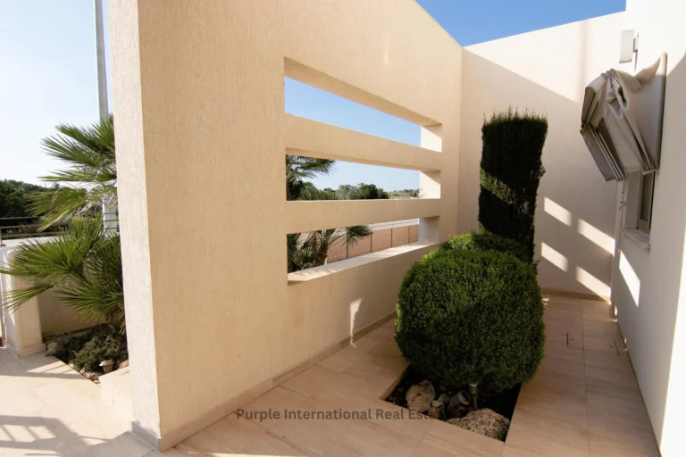 400m² House for Sale in Famagusta District