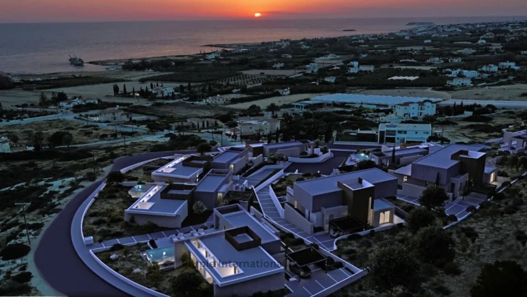 5 Bedroom House for Sale in Sea Caves, Paphos District