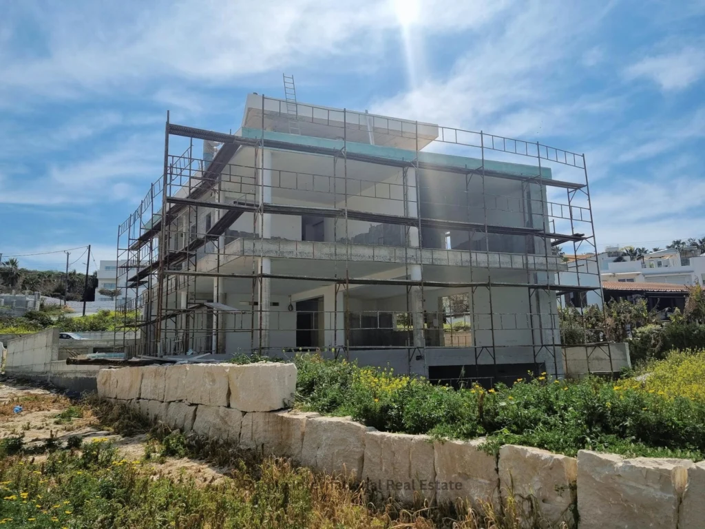 5 Bedroom House for Sale in Kissonerga, Paphos District