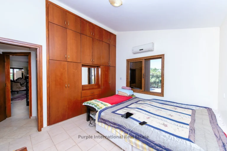 3 Bedroom House for Sale in Sea Caves, Paphos District