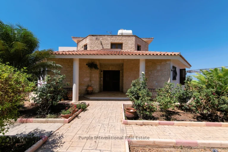 3 Bedroom House for Sale in Sea Caves, Paphos District