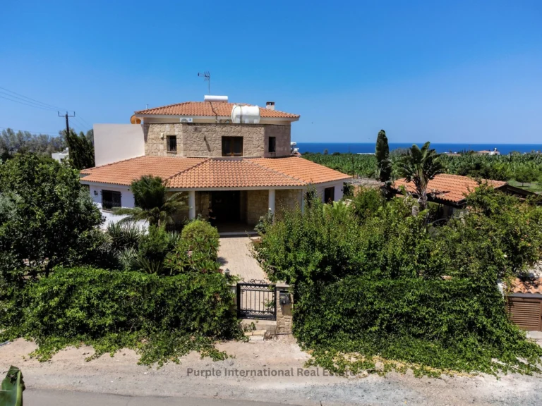 3 Bedroom House for Sale in Sea Caves, Paphos District