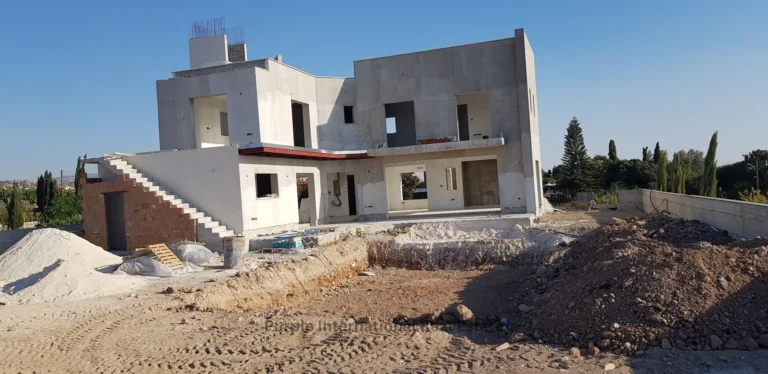 4 Bedroom House for Sale in Sea Caves, Paphos District