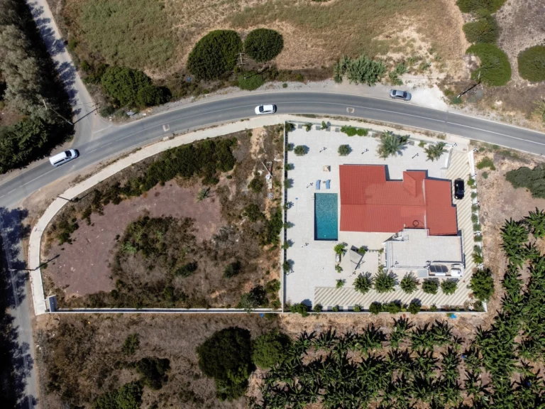 4 Bedroom House for Sale in Sea Caves, Paphos District