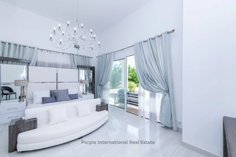 4 Bedroom House for Sale in Sea Caves, Paphos District