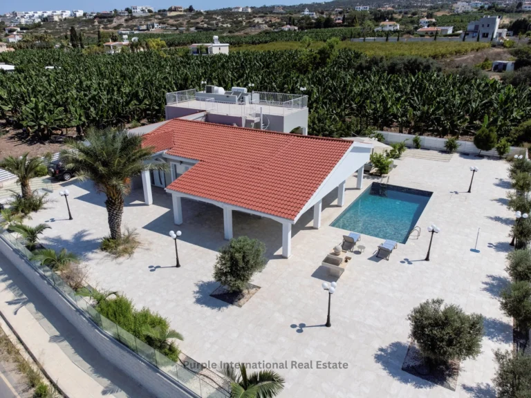 4 Bedroom House for Sale in Sea Caves, Paphos District