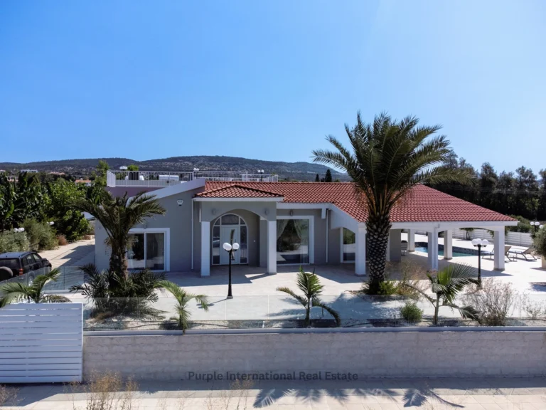 4 Bedroom House for Sale in Sea Caves, Paphos District