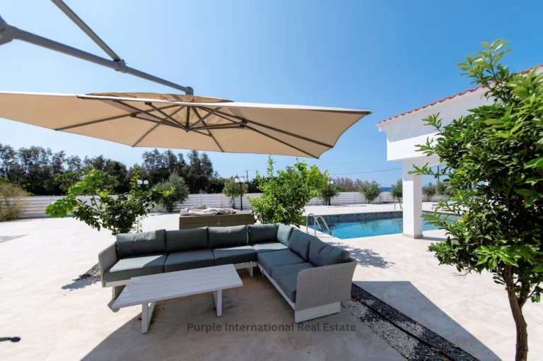 4 Bedroom House for Sale in Sea Caves, Paphos District