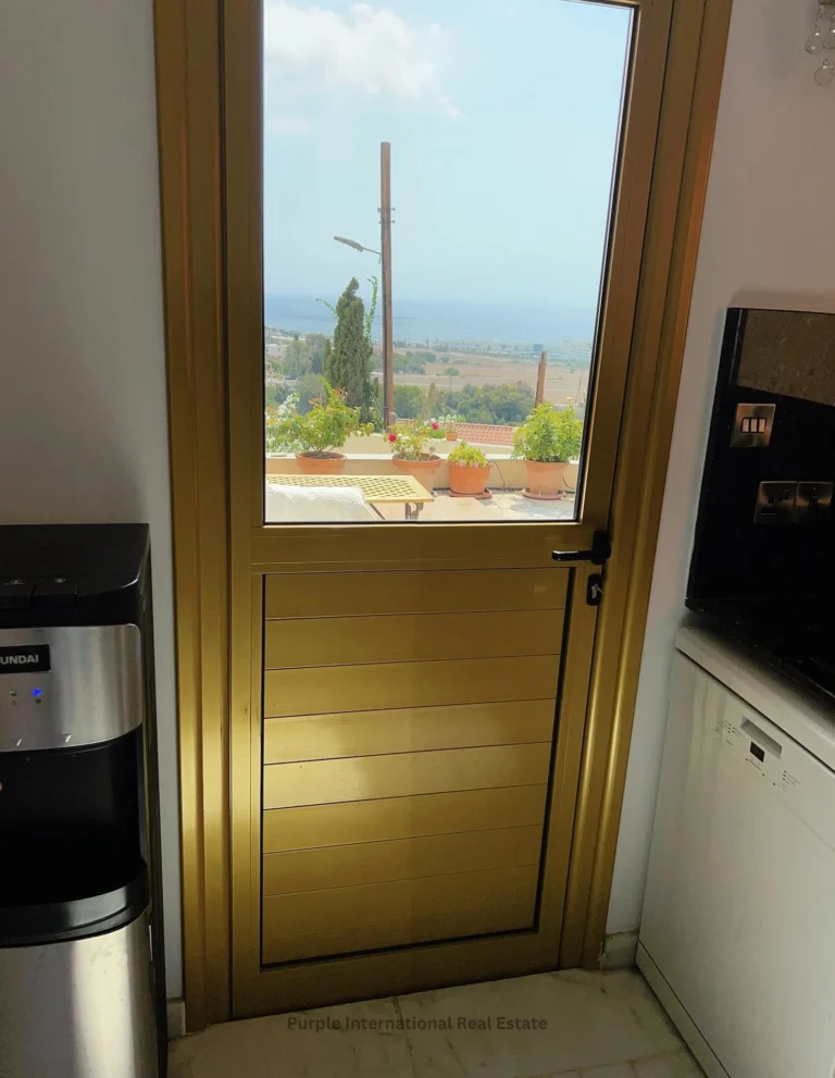 4 Bedroom House for Sale in Chlorakas, Paphos District