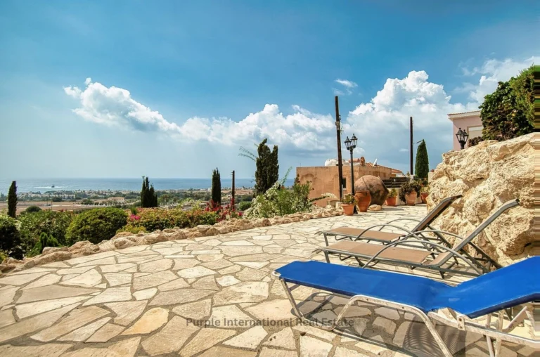 4 Bedroom House for Sale in Chlorakas, Paphos District