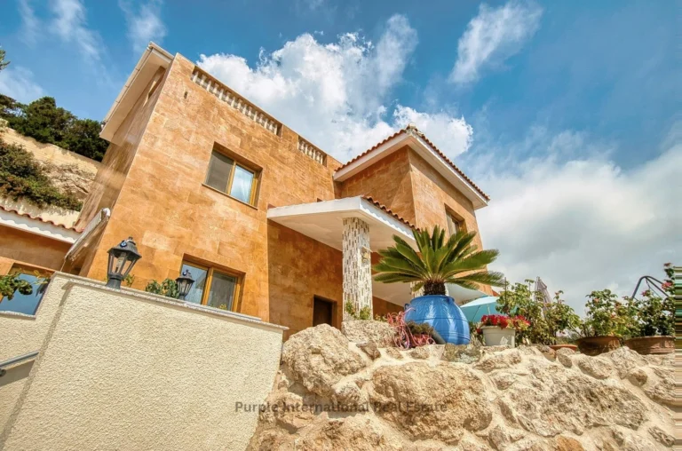 4 Bedroom House for Sale in Chlorakas, Paphos District