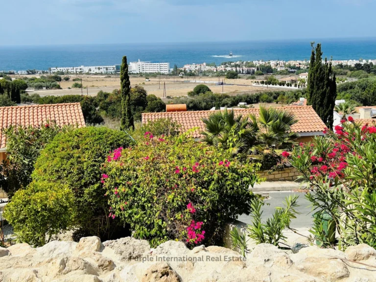 4 Bedroom House for Sale in Chlorakas, Paphos District
