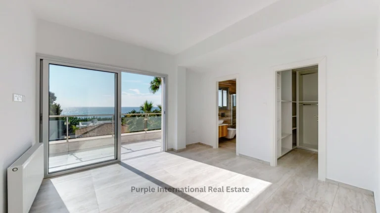 5 Bedroom House for Sale in Kissonerga, Paphos District