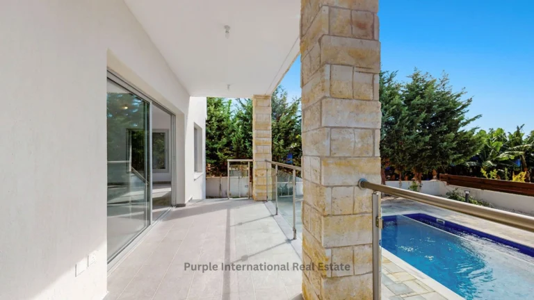 5 Bedroom House for Sale in Kissonerga, Paphos District