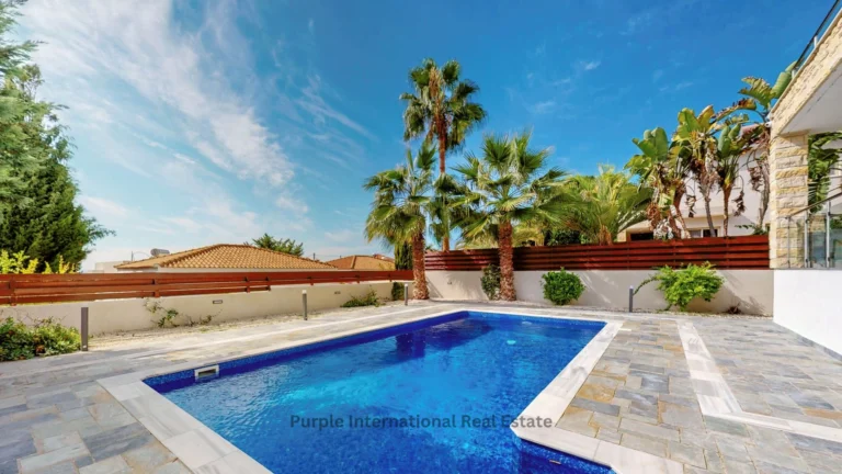 5 Bedroom House for Sale in Kissonerga, Paphos District