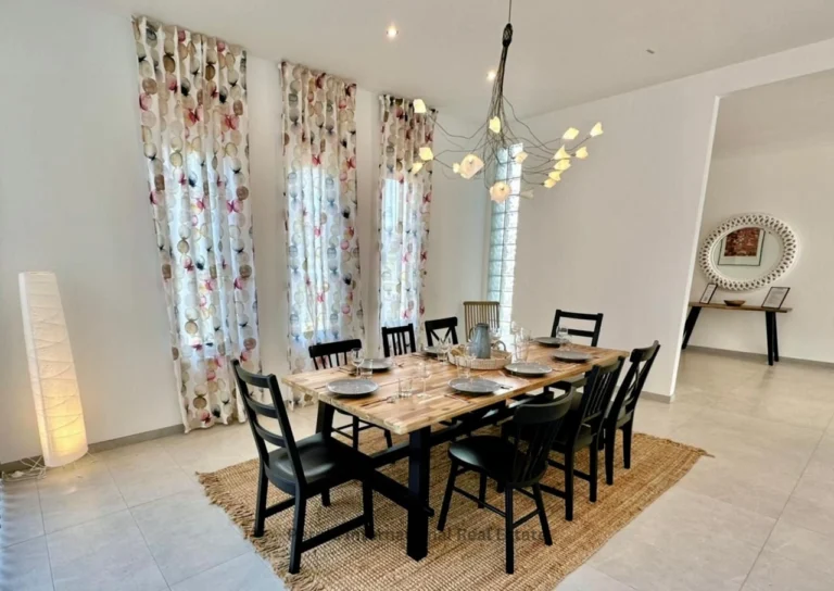 5 Bedroom House for Sale in Aradippou, Larnaca District