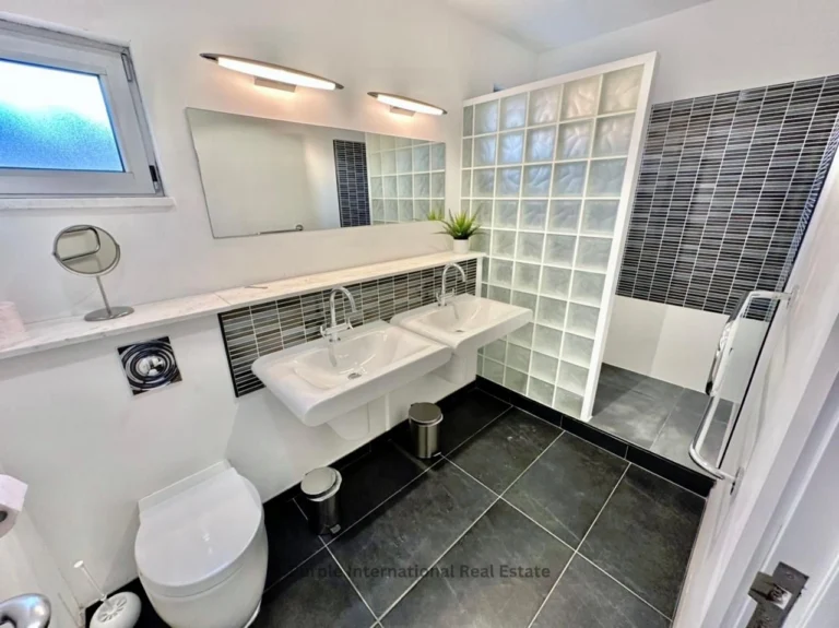 5 Bedroom House for Sale in Aradippou, Larnaca District