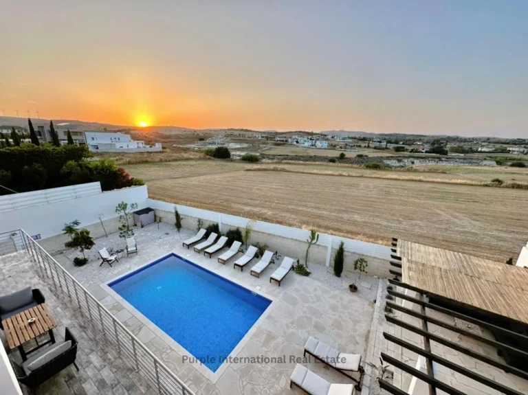5 Bedroom House for Sale in Aradippou, Larnaca District