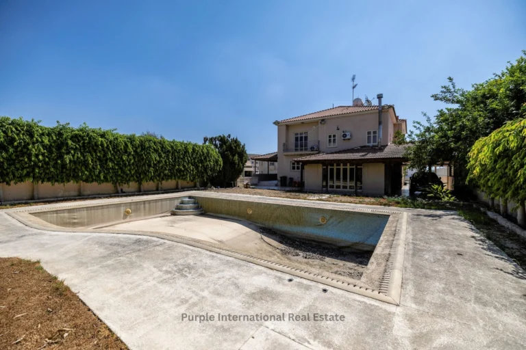 4 Bedroom House for Sale in Aradippou, Larnaca District