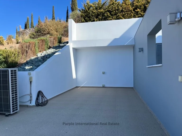 540m² House for Sale in Peyia, Paphos District