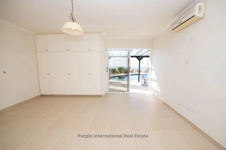 4 Bedroom House for Sale in Sea Caves, Paphos District