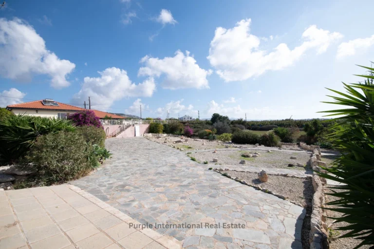 4 Bedroom House for Sale in Sea Caves, Paphos District
