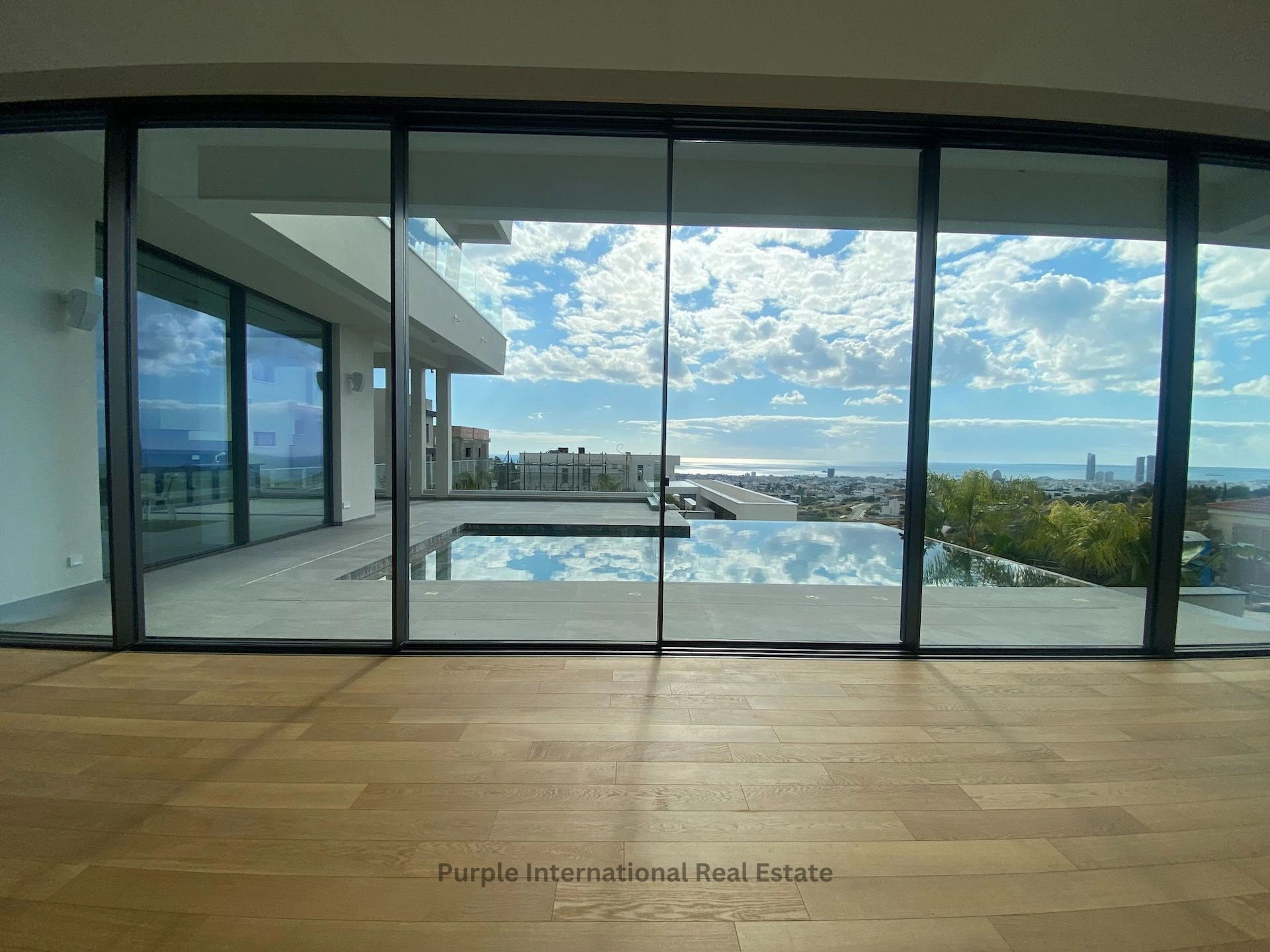 1000m² House for Sale in Germasogeia, Limassol District
