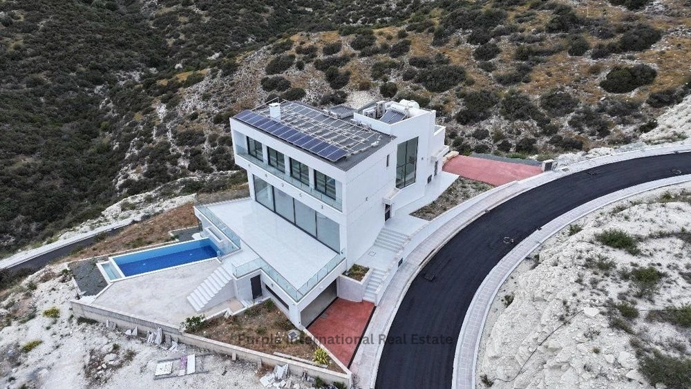 737m² House for Sale in Agios Tychonas, Limassol District