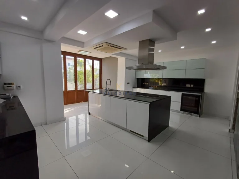 5 Bedroom House for Sale in Oroklini, Larnaca District