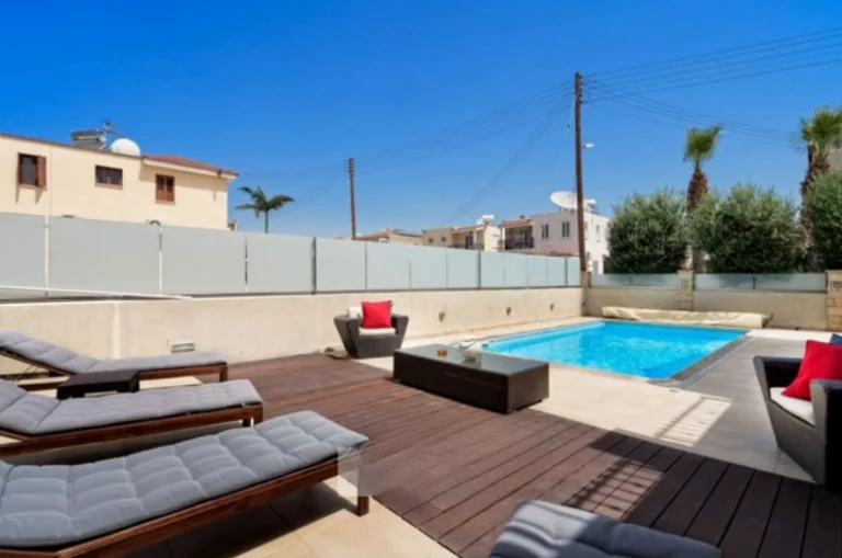 6+ Bedroom House for Sale in Paphos – Universal