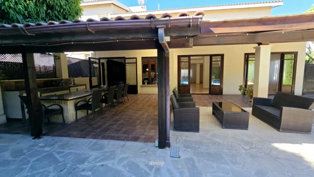 5 Bedroom House for Sale in Limassol – Kapsalos