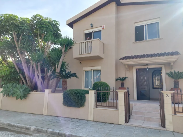 5 Bedroom House for Sale in Limassol – Kapsalos
